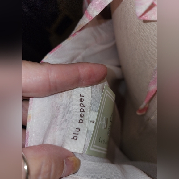 Blouse NWT Groovy Pink Flowly Blouse p2p 22x24 - Picture 5 of 7